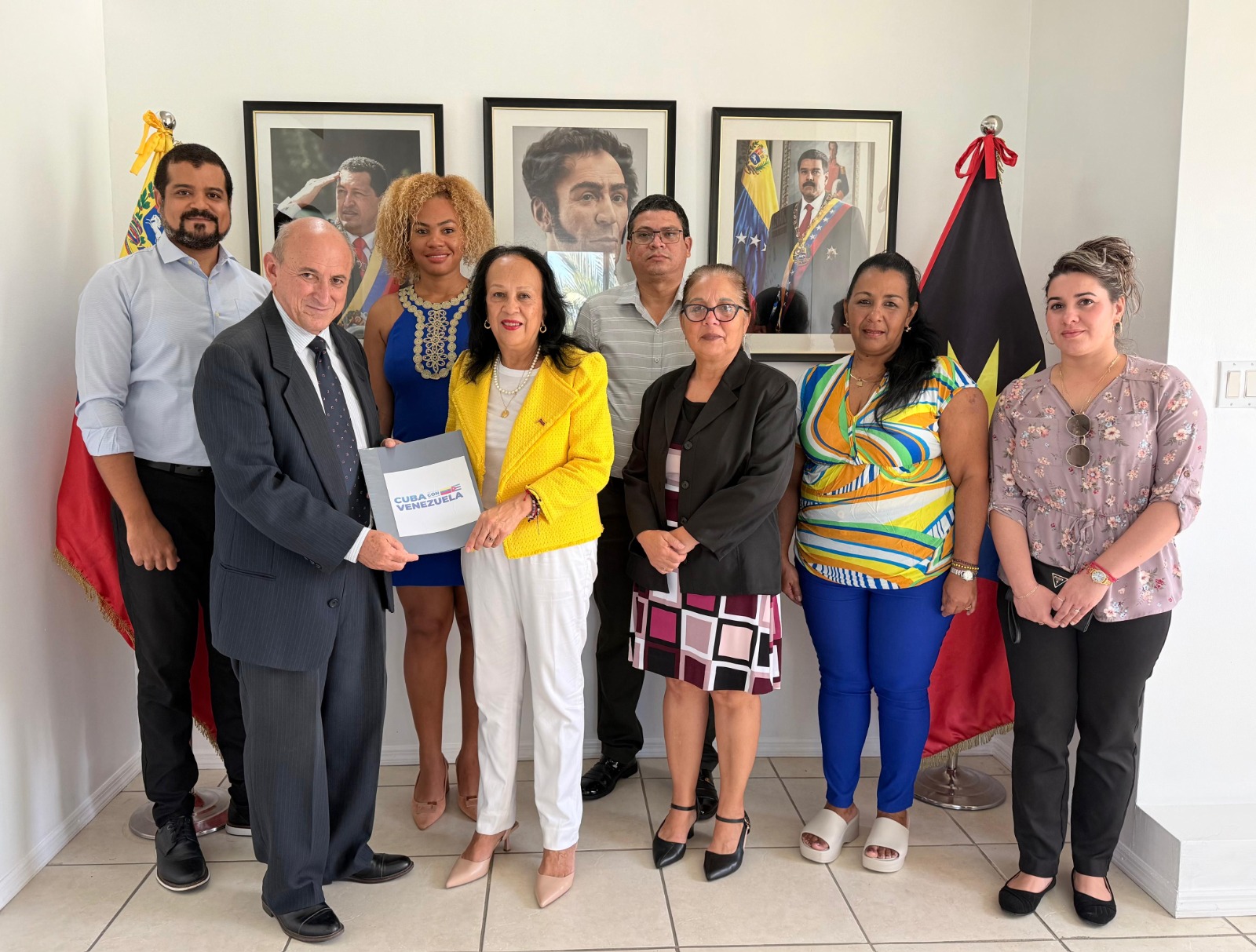 Colaboradores cubanos en Antigua y Barbuda expresan su apoyo al pueblo venezolano