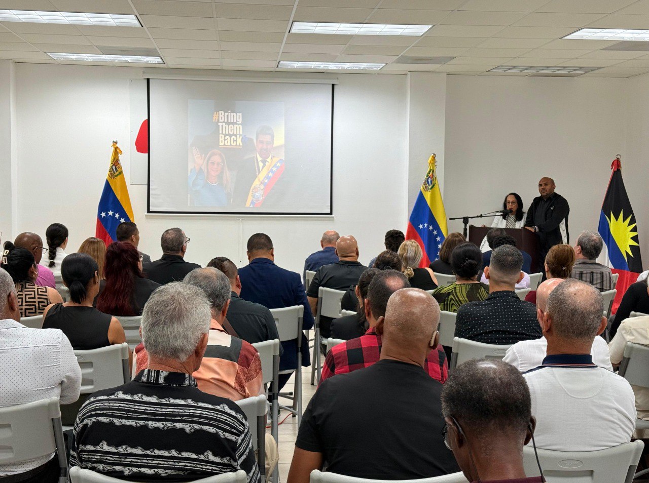 Vigilia en Antigua y Barbuda por el pronto retorno de la pareja presidencial y en memoria de los caídos